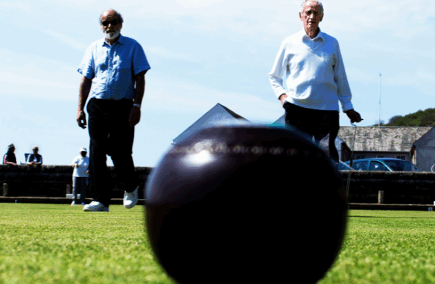 Artificial turf for bowling green